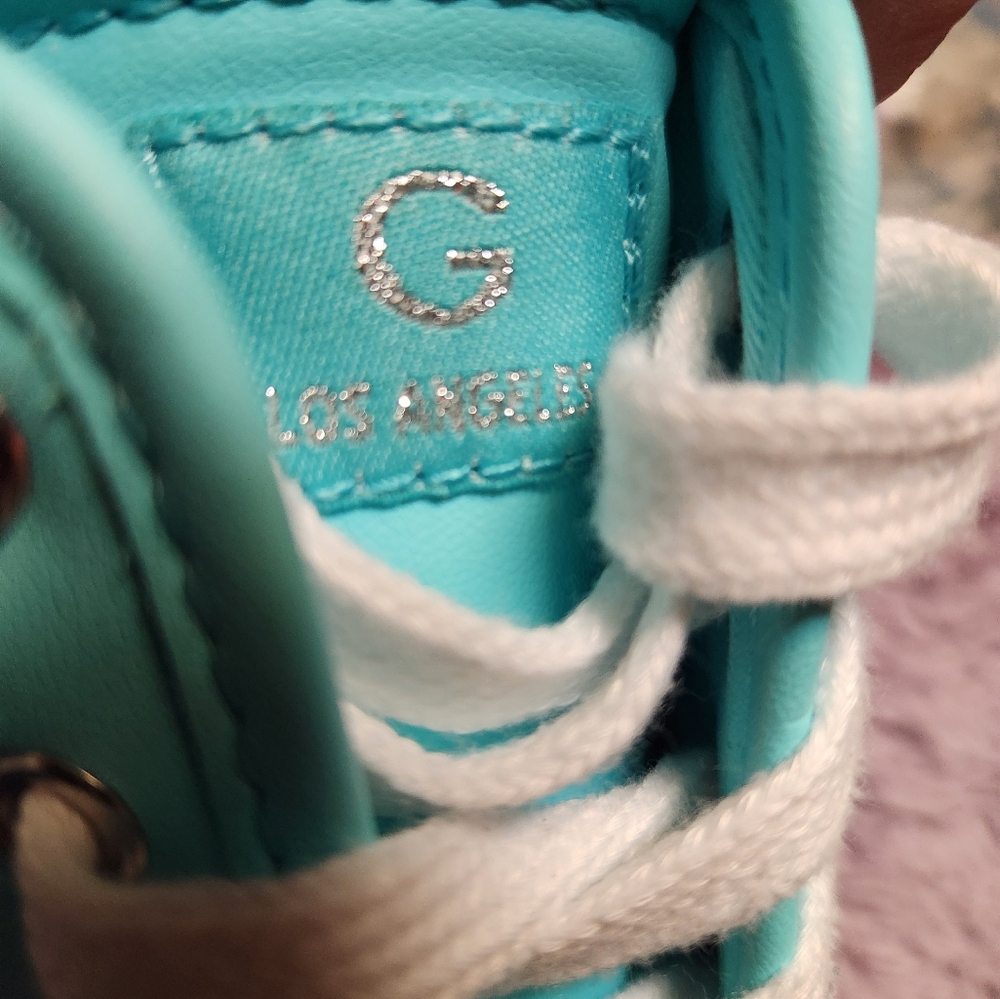 A185 guess shoes